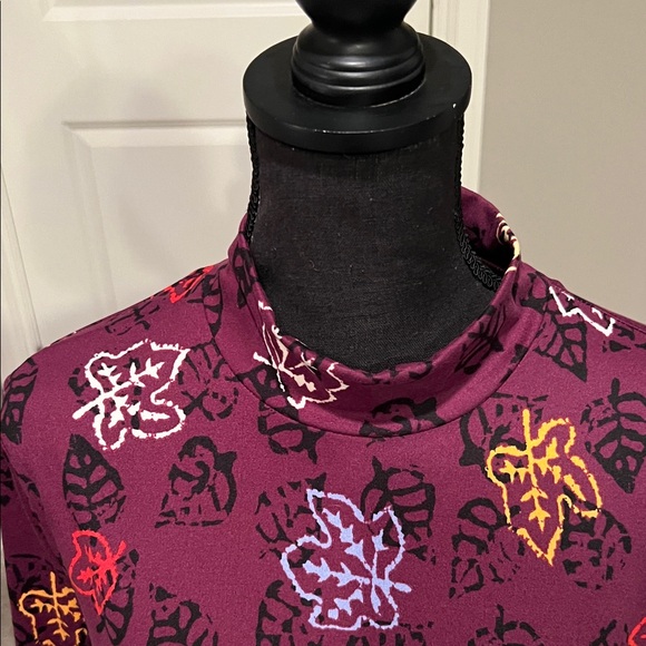 Elegant Long Sleeve Dress with Leaf Pattern - Picture 3 of 9